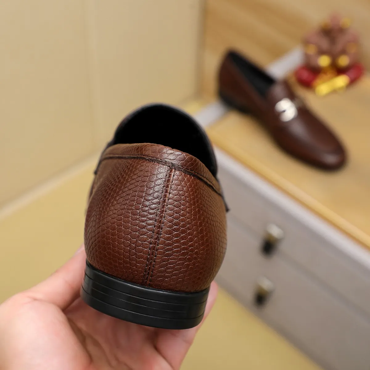 Men's shoes 250 🕷🕷🐂【Ferragamo】Ferragamo Popular fashionable casual shoes🇨🇳Official website counter 1:1 production, original mold opening💯Good quality can be seen, imported high-end first-layer pebbled calfskin, water-dyed🐂leather lining🌿very clear texture, high-quality waterproof, non-slip and wear-resistant outsole🎋high quality and low price, truly handmade🍓, color optional! Code number 38-44 (45. To be customized)